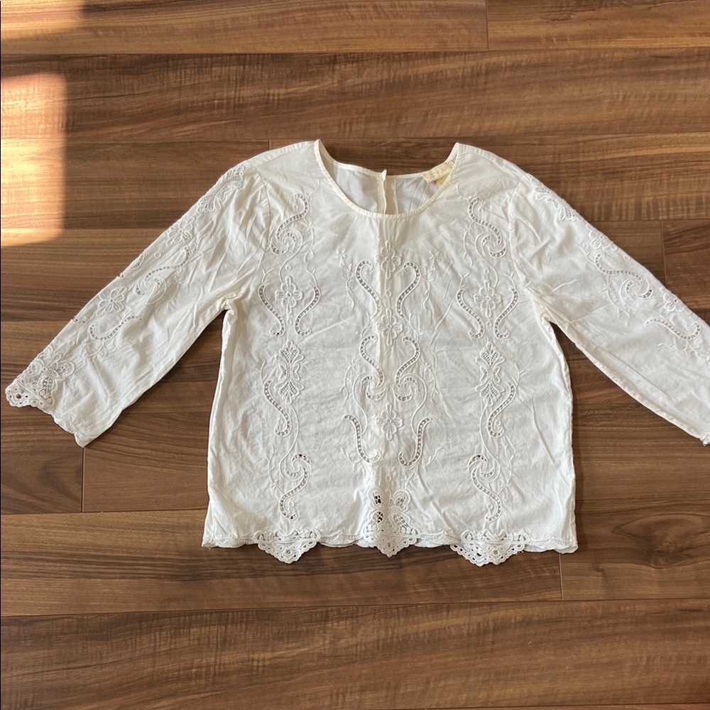 Lucy & Laurel White Embroidered Eyelet Blouse